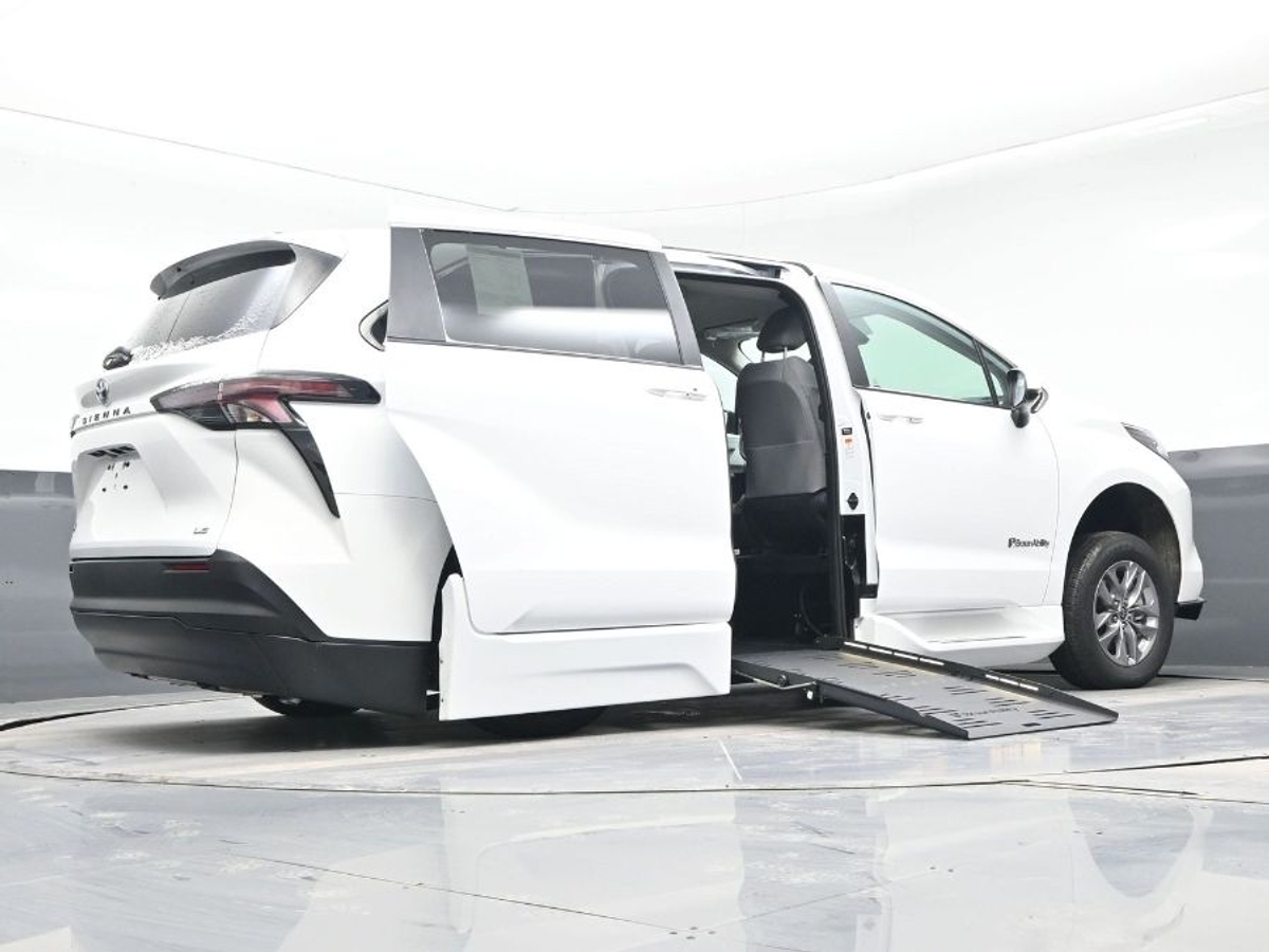 2025 TOYOTA SIENNA - Image 22