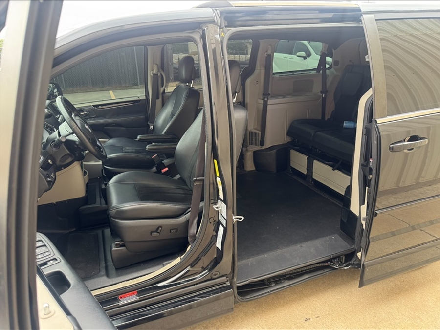 Used 2017 Dodge Grand Caravan SXT - BraunAbility Side Entry Entry Fold Out Automatic Ramp