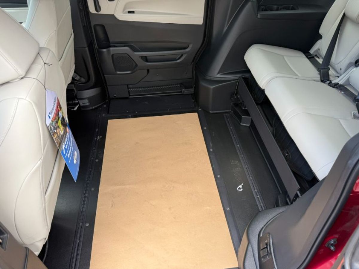Número de imagen rojo Honda Odyssey 18