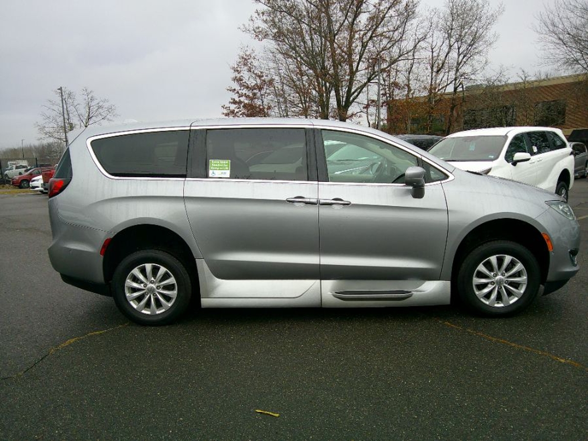 2019 CHRYSLER PACIFICA - Image 12