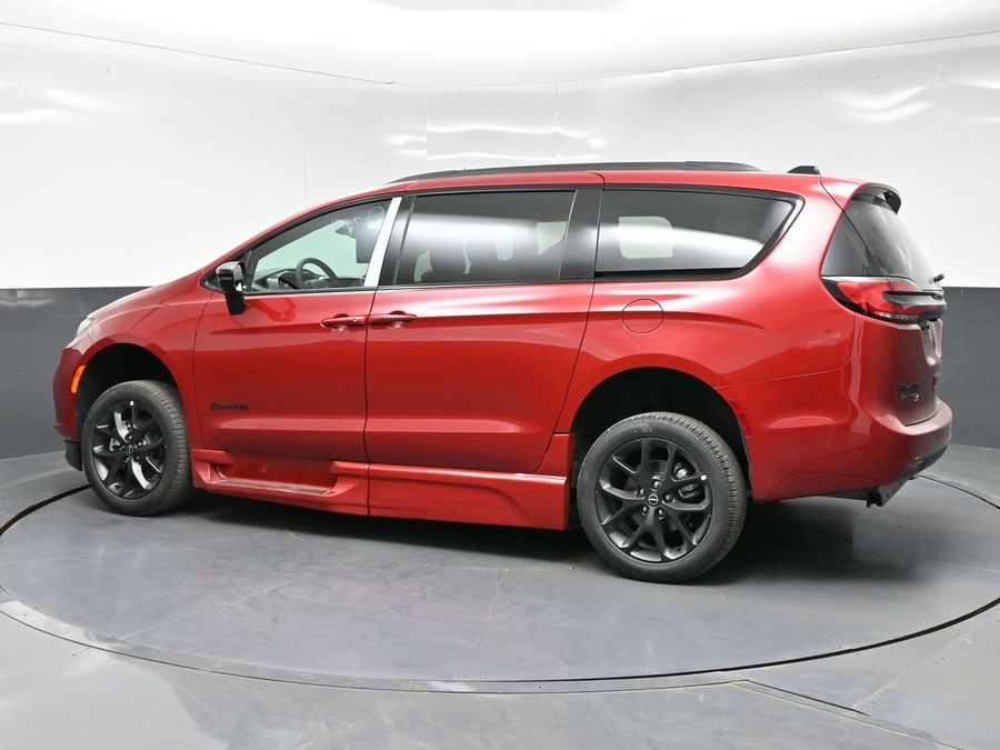 New 2026 Chrysler Pacifica Select Sport - BraunAbility Side Entry Fold Out Automatic Ramp