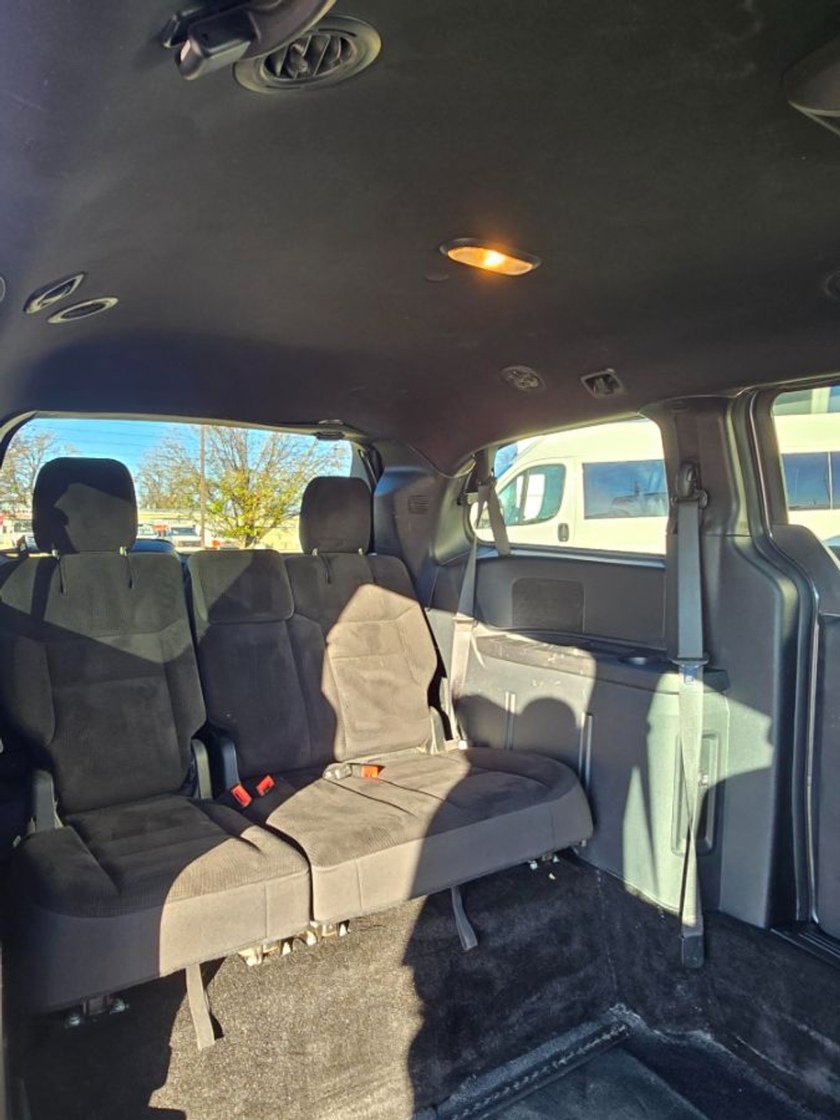 Grey Dodge Grand Caravan image number 8