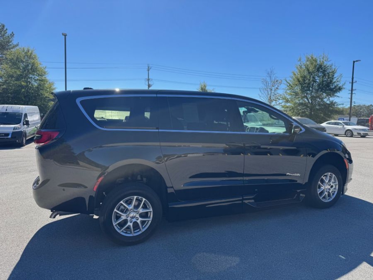 2025 CHRYSLER PACIFICA - Image 5