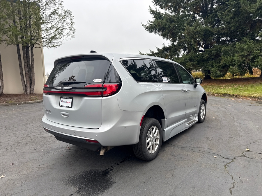 Used 2024 Chrysler Pacifica Touring L - BraunAbility Side Entry Entry In Floor Automatic Ramp