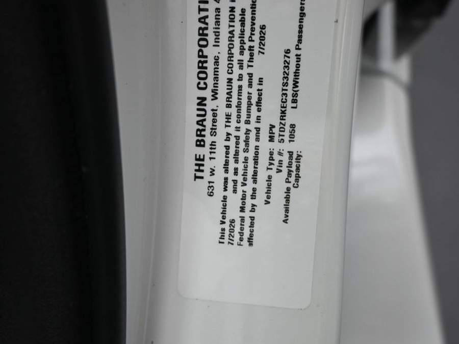 New 2026 Toyota Sienna Hybrid Limited - BraunAbility Side Entry Fold Out Automatic Ramp