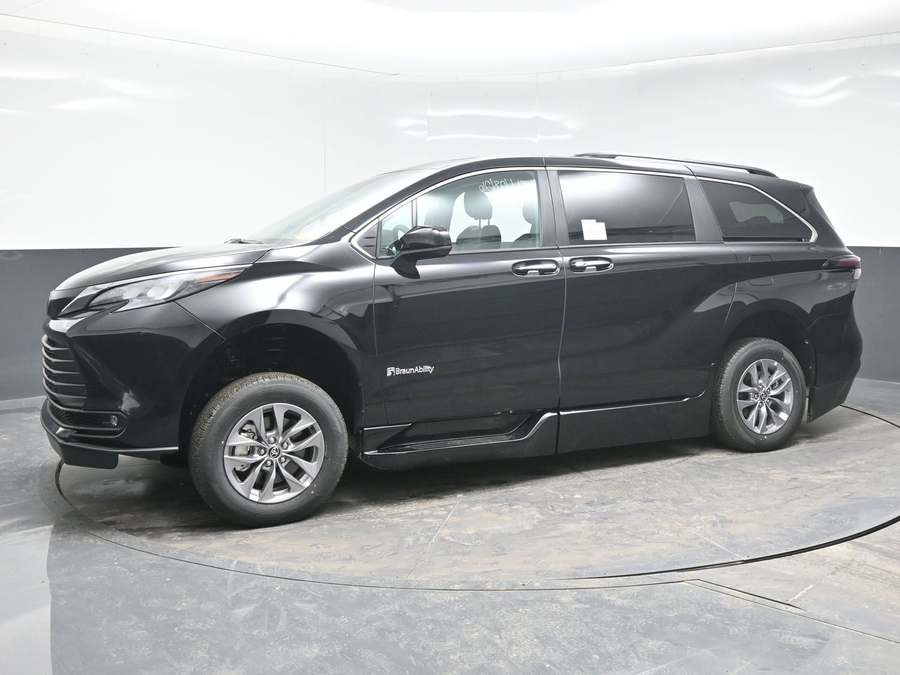 Black Toyota Sienna image number 8