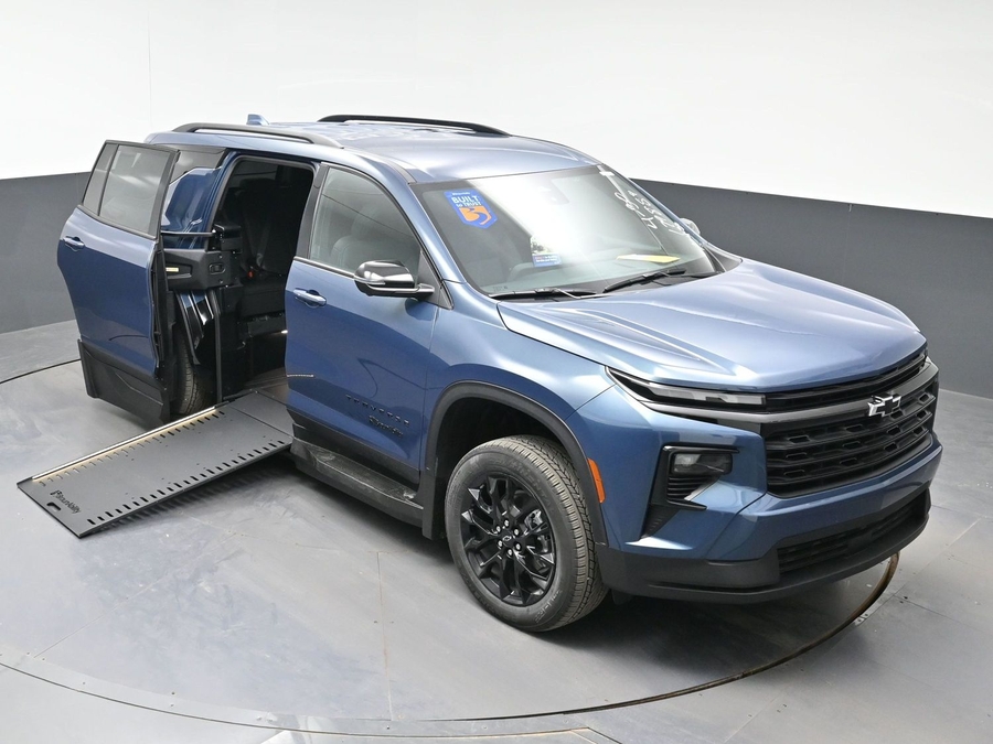 New 2026 Chevrolet Traverse 1LT Midnight - BraunAbility Side Entry Entry In Floor Automatic Ramp