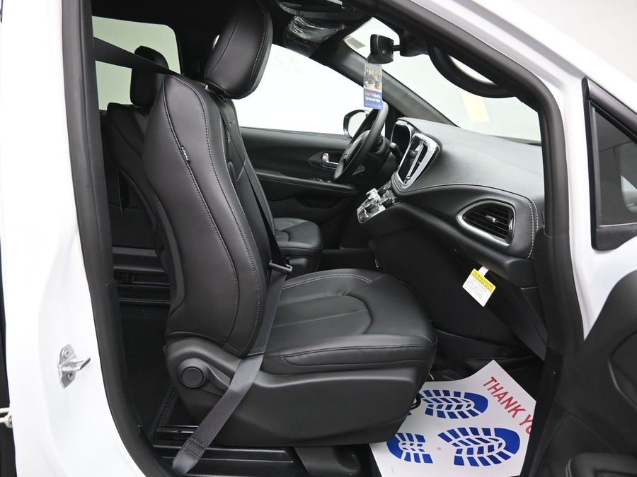 New 2026 Chrysler Pacifica Select Sport - BraunAbility Side Entry Entry In Floor Automatic Ramp