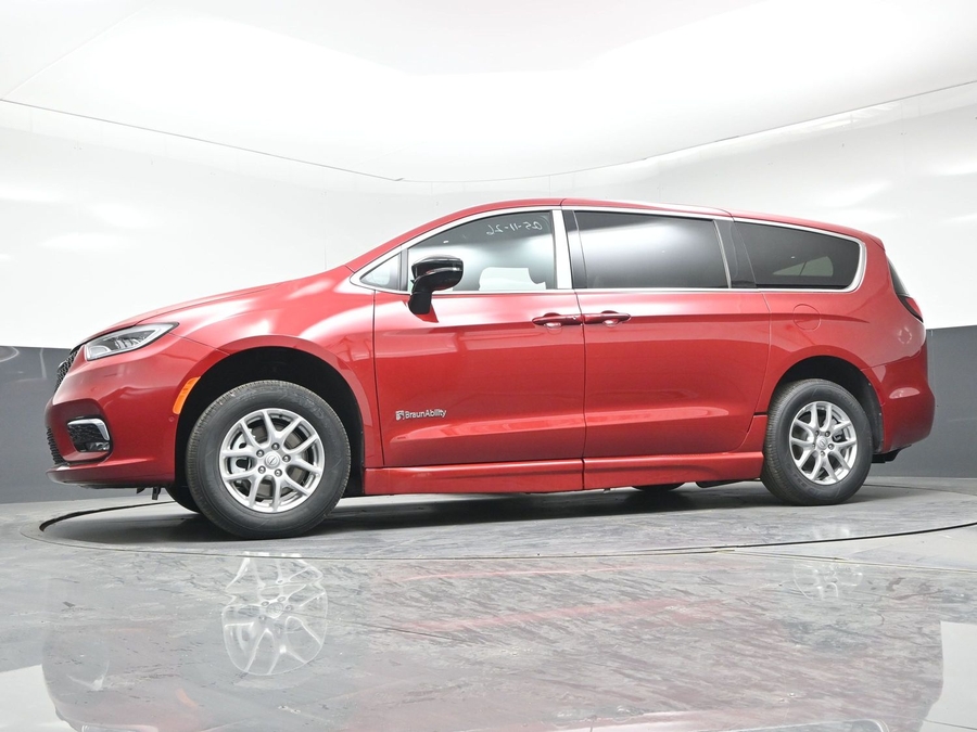 Número de imagen rojo Chrysler Pacifica 16