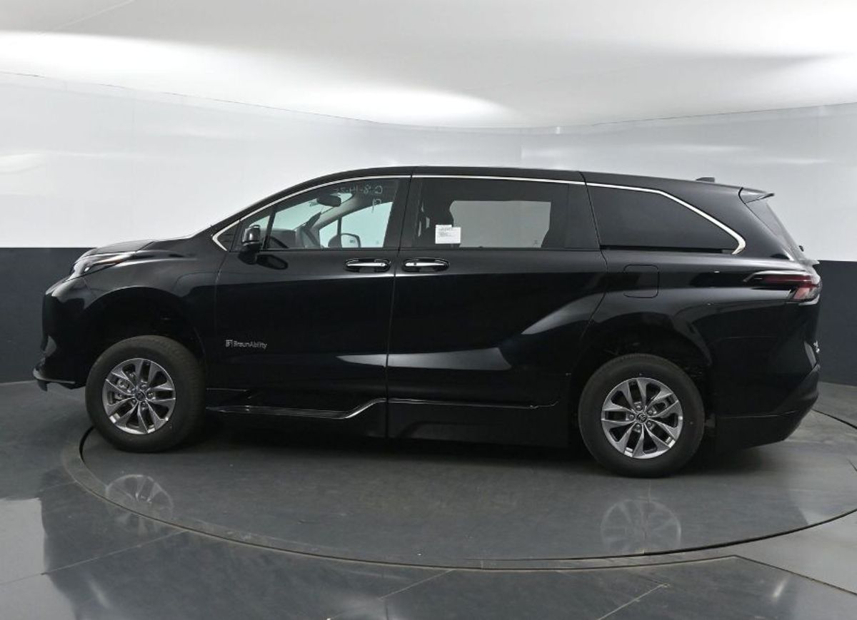 2025 TOYOTA SIENNA - Image 4