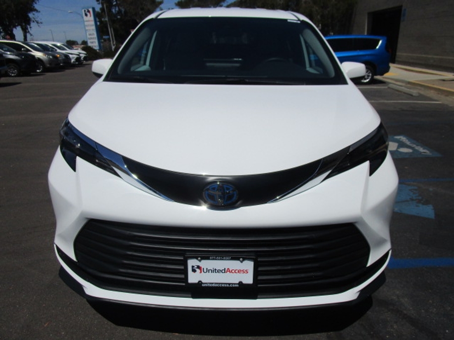 New 2025 Toyota Sienna Hybrid LE - BraunAbility Commercial Rear Entry Entry Fold Out Manual Ramp