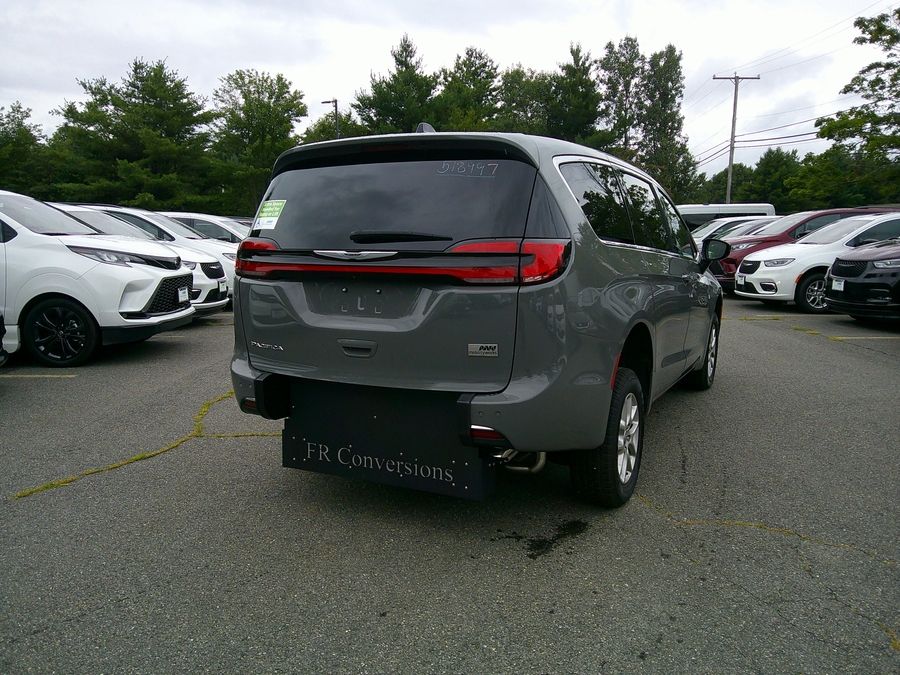 Grey Chrysler Pacifica image number 7