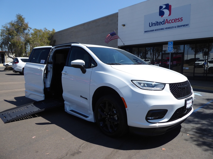 Used 2023 Chrysler Pacifica Touring L - BraunAbility Side Entry Fold Out Automatic Ramp