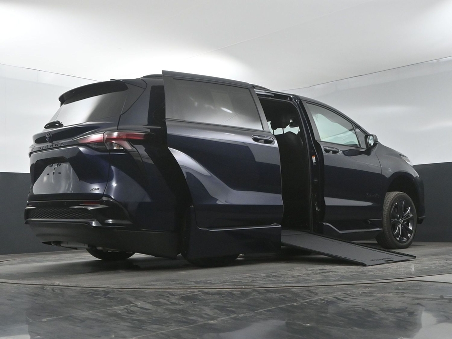 New 2025 Toyota Sienna Hybrid XSE Sport - BraunAbility Side Entry Entry In Floor Automatic Ramp