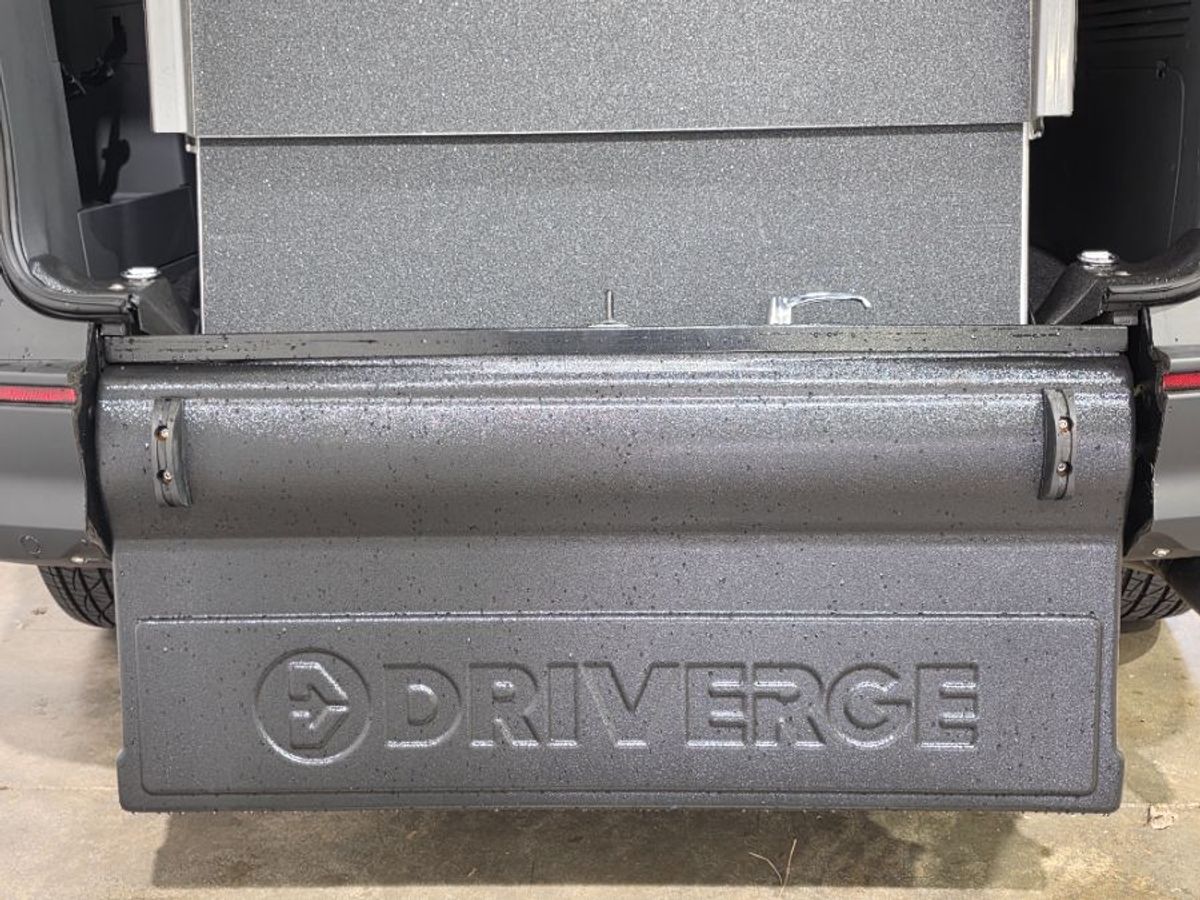 Grey Toyota Sienna image number 10