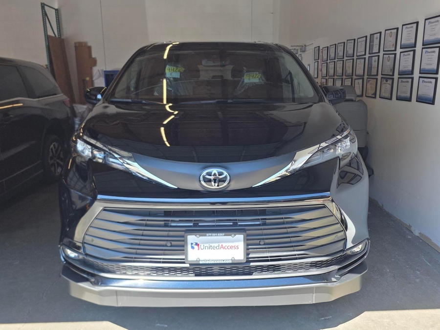 New 2026 Toyota Sienna Hybrid XLE - VMI Side Entry In Floor Automatic Ramp