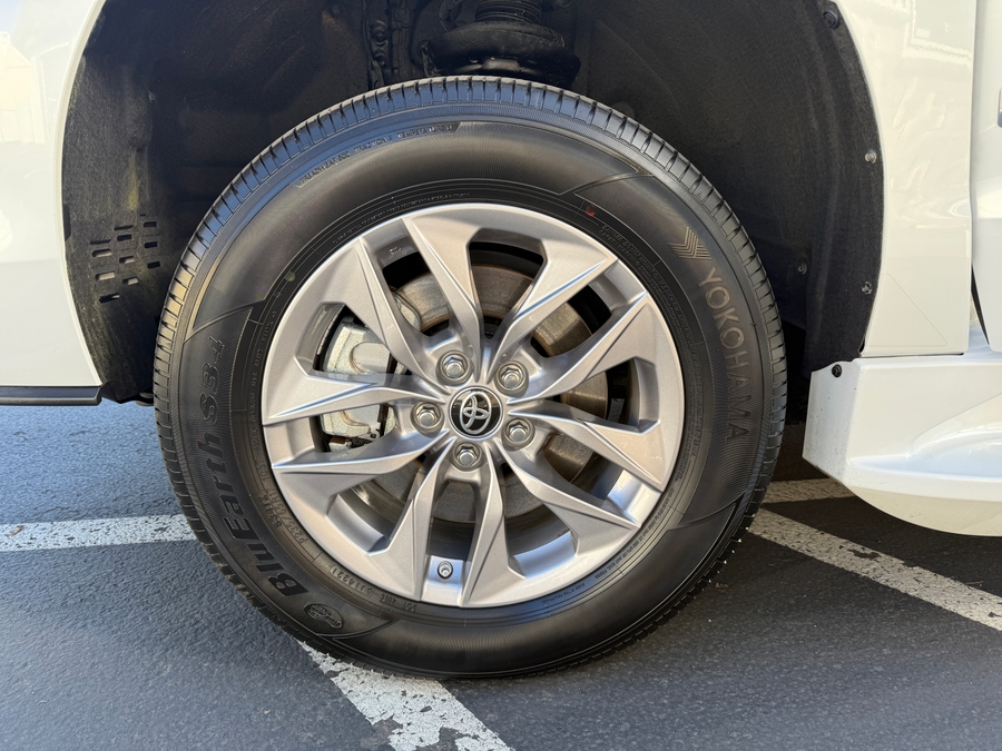 Used 2022 Toyota Sienna Hybrid XLE Base - BraunAbility Side Entry Entry Fold Out Automatic Ramp