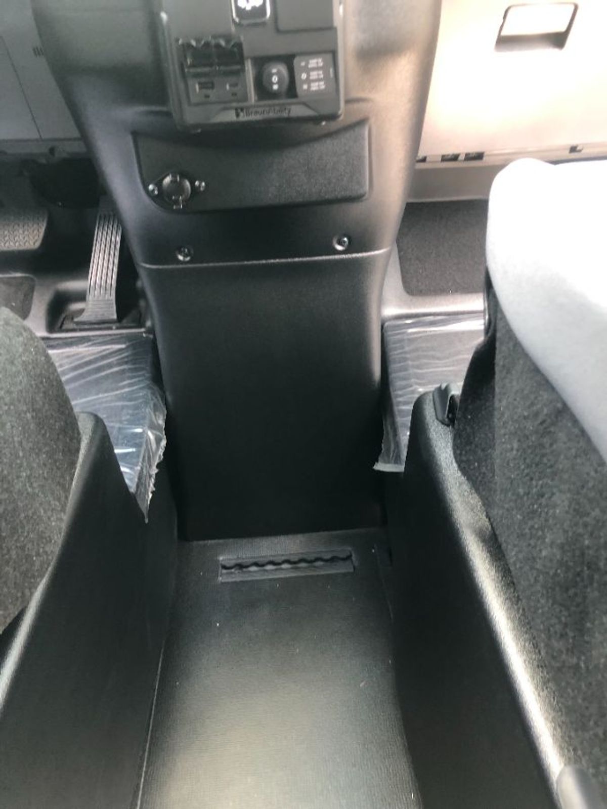 Blue Toyota Sienna image number 8