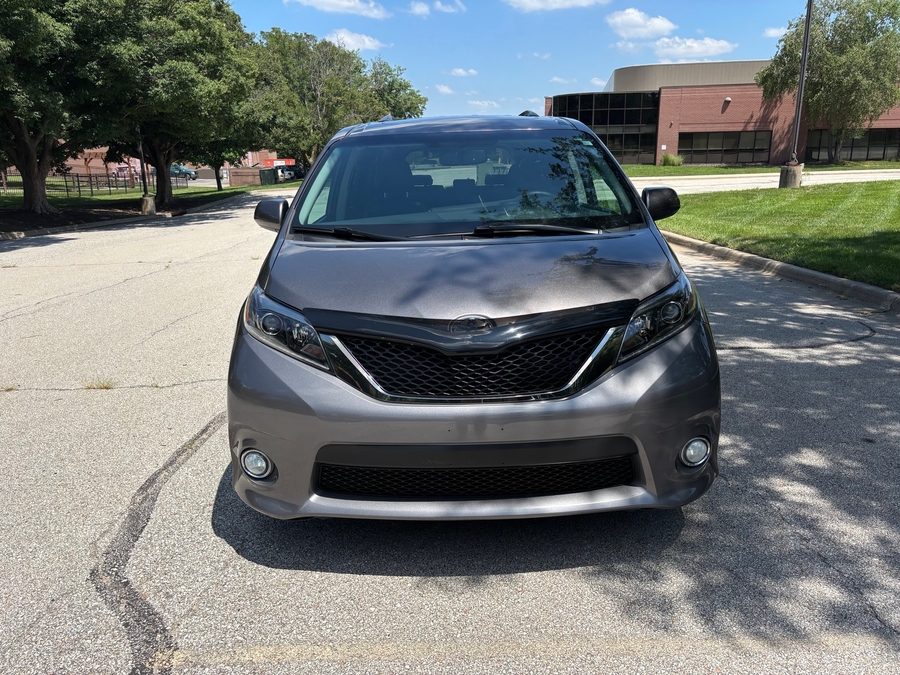 Used 2016 Toyota Sienna SE - BraunAbility Side Entry In Floor Automatic Ramp