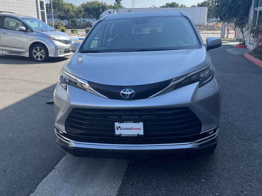 Used 2024 Toyota Sienna Hybrid XLE Base - BraunAbility Side Entry Entry In Floor Automatic Ramp