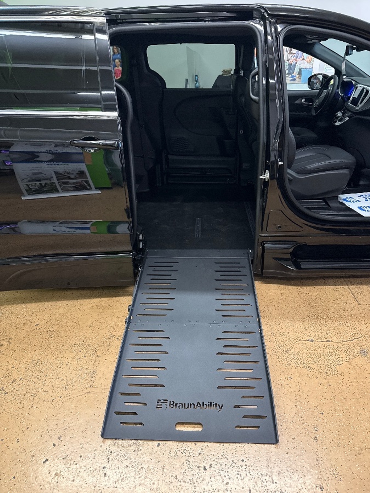 2025 CHRYSLER PACIFICA - Image 2