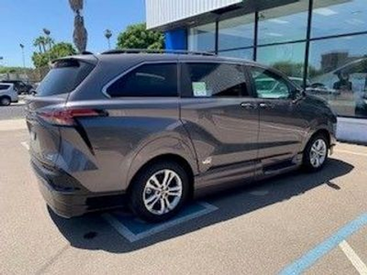 Image of Used 2022 Toyota Sienna XSE 7-Passenger