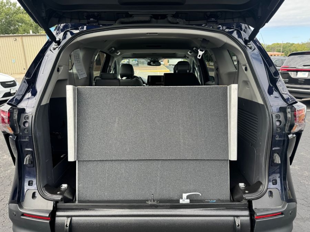 2024 TOYOTA SIENNA - Image 19