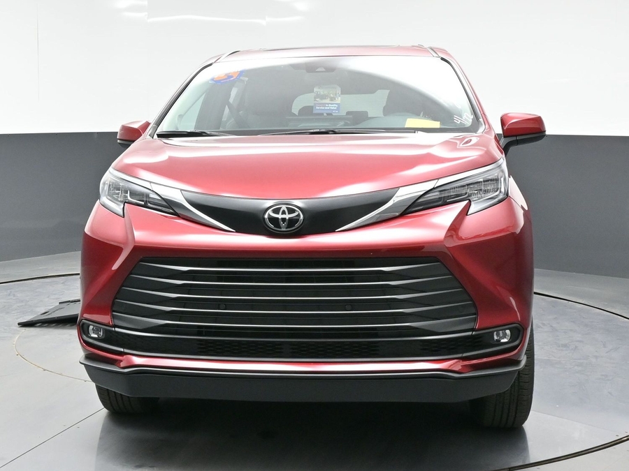 New 2026 Toyota Sienna Hybrid XLE Add - BraunAbility Side Entry Entry In Floor Automatic Ramp
