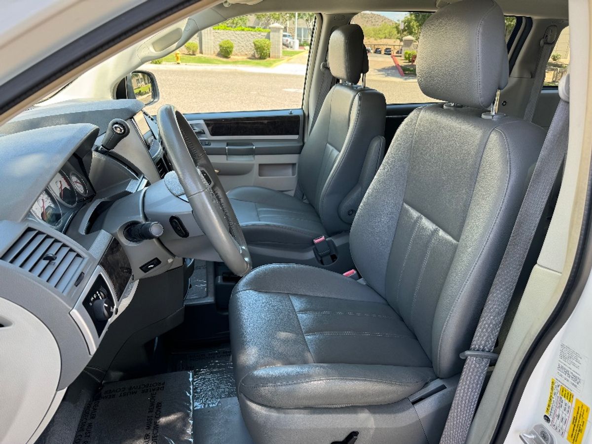 2010 DODGE GRAND CARAVAN - Image 5