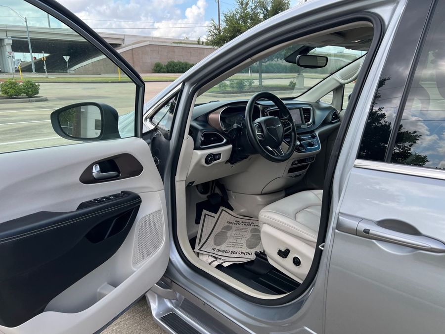 Used 2021 Chrysler Voyager LXi Base - BraunAbility Side Entry Entry Fold Out Automatic Ramp