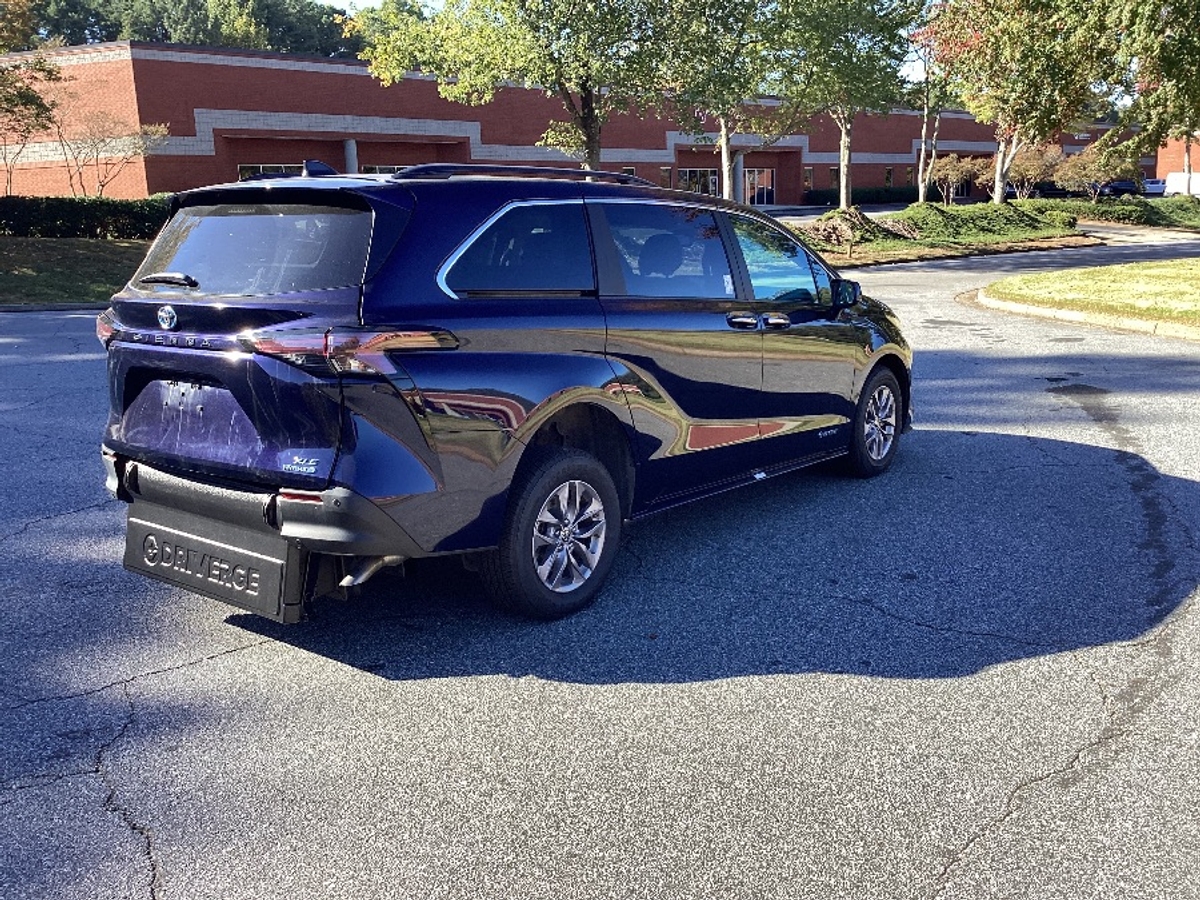 2024 TOYOTA SIENNA - Image 13