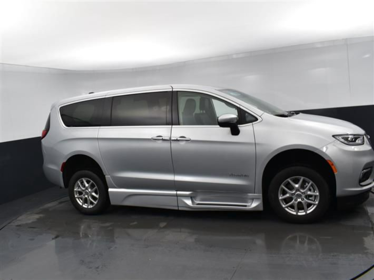 2023 CHRYSLER PACIFICA - Image 16