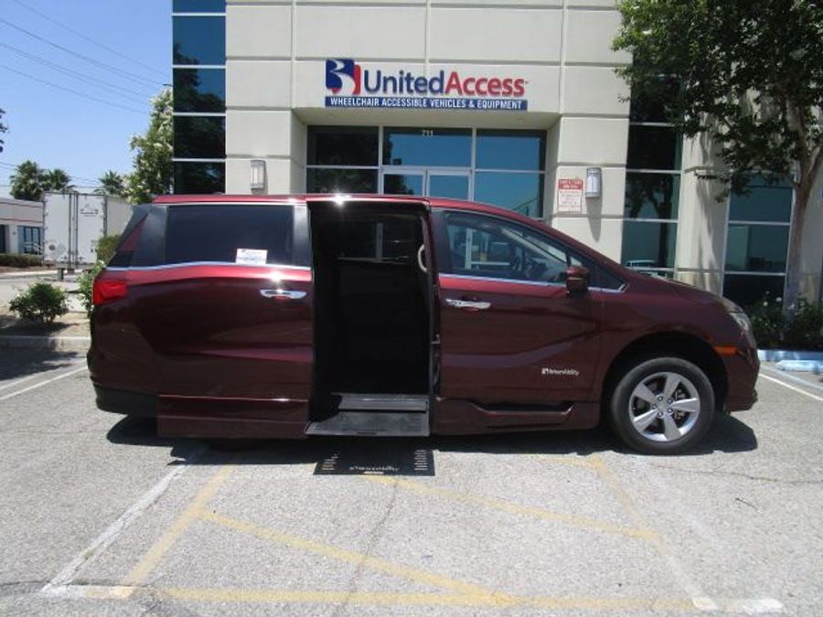 Used 2018 Honda Odyssey EX-L - BraunAbility Side Entry Entry In Floor Automatic Ramp