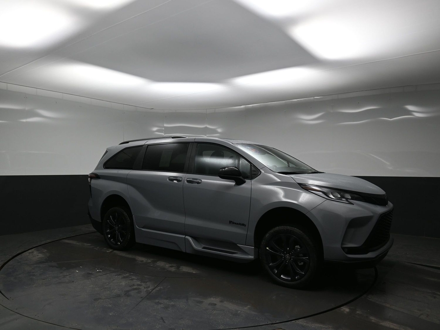 New 2026 Toyota Sienna Hybrid XSE Sport - BraunAbility Side Entry Entry Fold Out Automatic Ramp