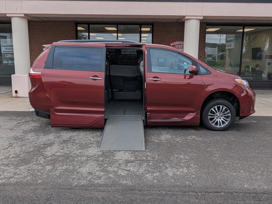 Used 2019 Toyota Sienna XLE - VMI Side Entry Entry In Floor Automatic Ramp