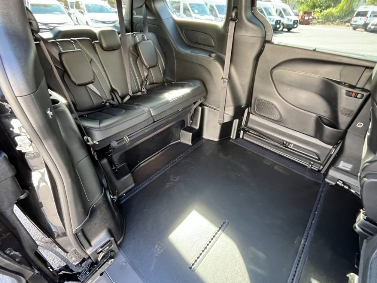 2025 CHRYSLER PACIFICA - Image 10