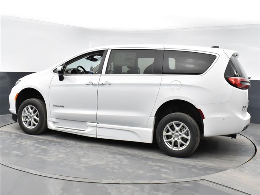 Used 2023 Chrysler Pacifica Touring L - BraunAbility Side Entry Fold Out Automatic Ramp