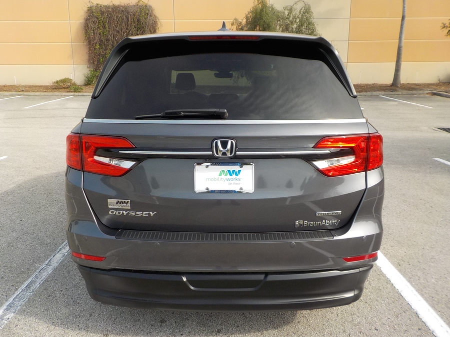 Grey Honda Odyssey image number 6