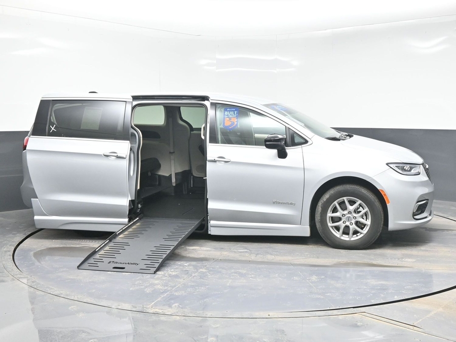 Used 2024 Chrysler Pacifica Touring L - BraunAbility Side Entry Entry Fold Out Automatic Ramp
