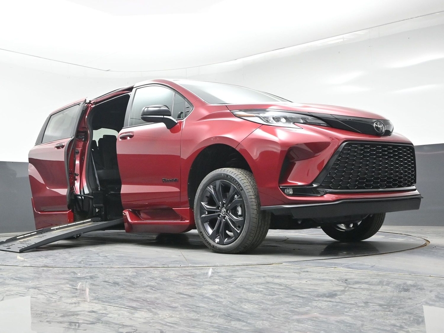 New 2026 Toyota Sienna Hybrid XSE Sport - BraunAbility Side Entry Entry Fold Out Automatic Ramp