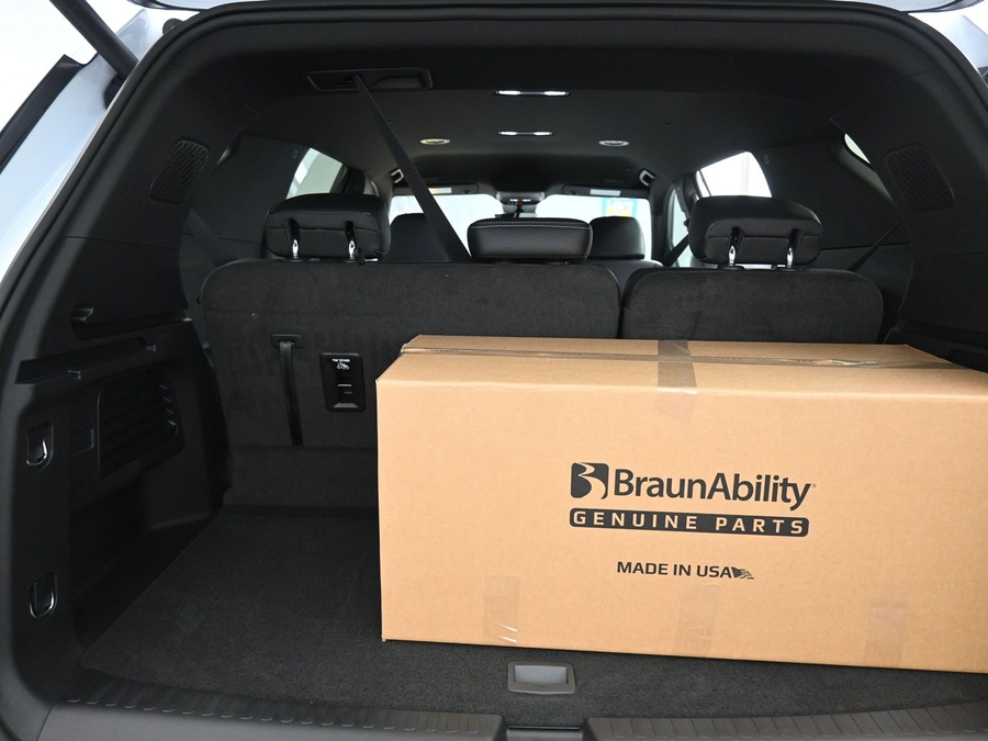 New 2026 Chevrolet Traverse 1LT Midnight - BraunAbility Side Entry In Floor Automatic Ramp