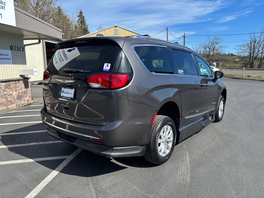 Used 2019 Chrysler Pacifica Touring L - BraunAbility Side Entry Entry Fold Out Automatic Ramp