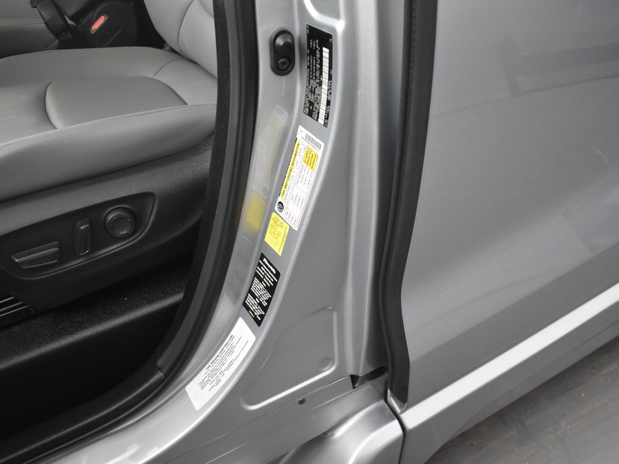 New 2025 Toyota Sienna Hybrid XLE Base - BraunAbility Side Entry Entry Fold Out Automatic Ramp