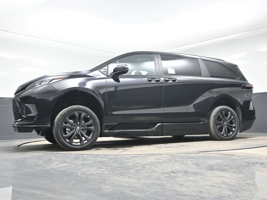 New 2025 Toyota Sienna Hybrid XSE Sport - BraunAbility Side Entry Entry In Floor Automatic Ramp