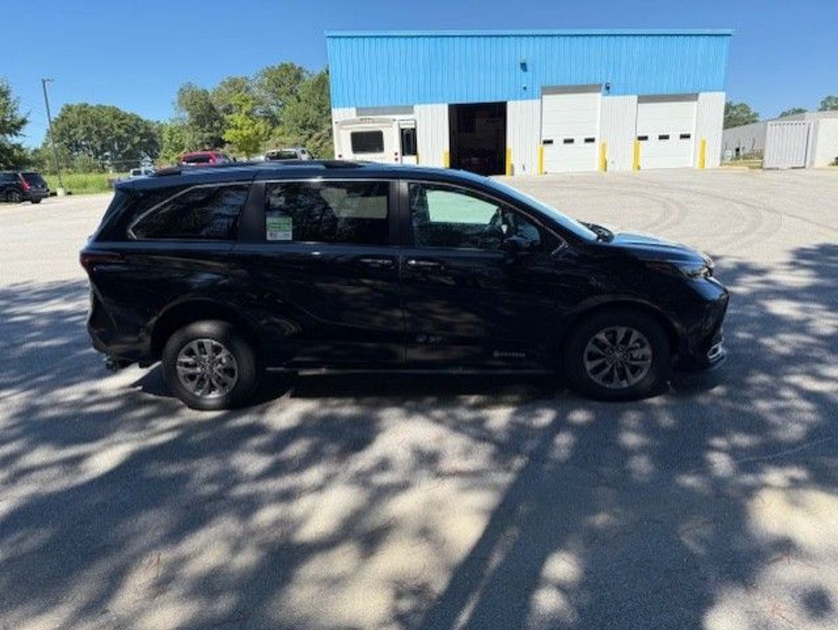 2024 TOYOTA SIENNA - Image 4