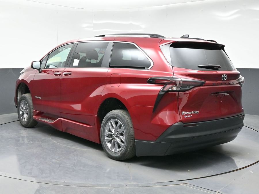 New 2026 Toyota Sienna Hybrid XLE Add - BraunAbility Side Entry Entry In Floor Automatic Ramp