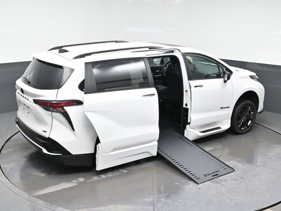 New 2026 Toyota Sienna Hybrid XSE Sport - BraunAbility Side Entry In Floor Automatic Ramp