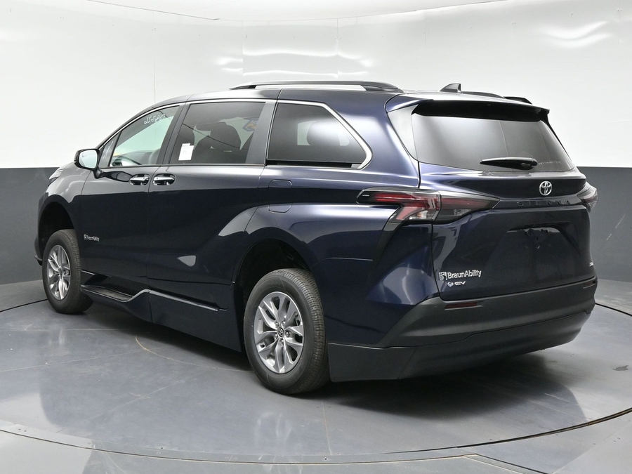 New 2026 Toyota Sienna Hybrid XLE Add - BraunAbility Side Entry Fold Out Automatic Ramp