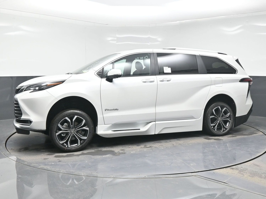 New 2025 Toyota Sienna Hybrid Platinum - BraunAbility Side Entry Entry In Floor Automatic Ramp