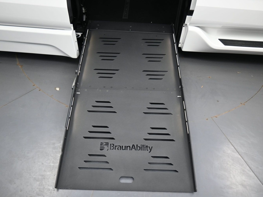 New 2026 Toyota Sienna Hybrid XSE Sport - BraunAbility Side Entry Fold Out Automatic Ramp